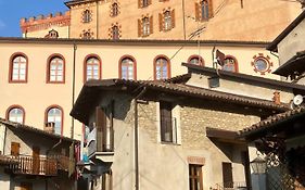 Un Passo Dal Castello